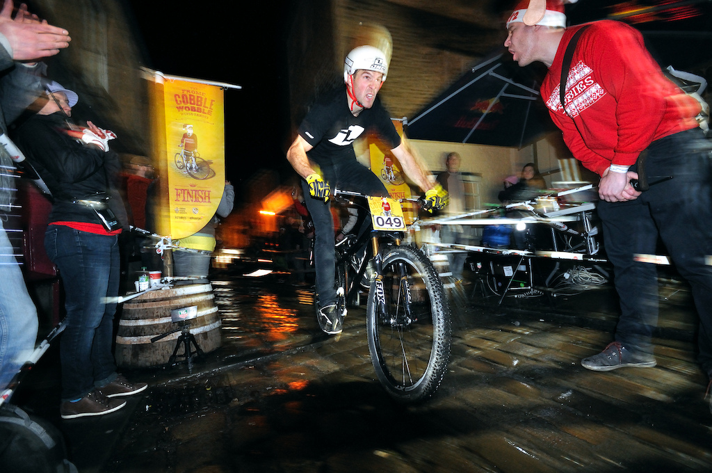 Pro screaming through the finish line at The Cobble Wobble 4, 20.12.12