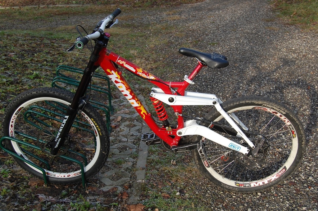 Kona Stab Deluxe 2009 + Manitou Travis 180 intristic