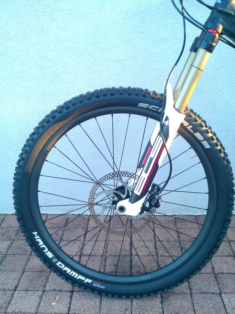 Chinese Light Bicycle Wider 26" carbon rim (390g) on Tune King MK hub with CX-Ray spokes: total weight 847g.