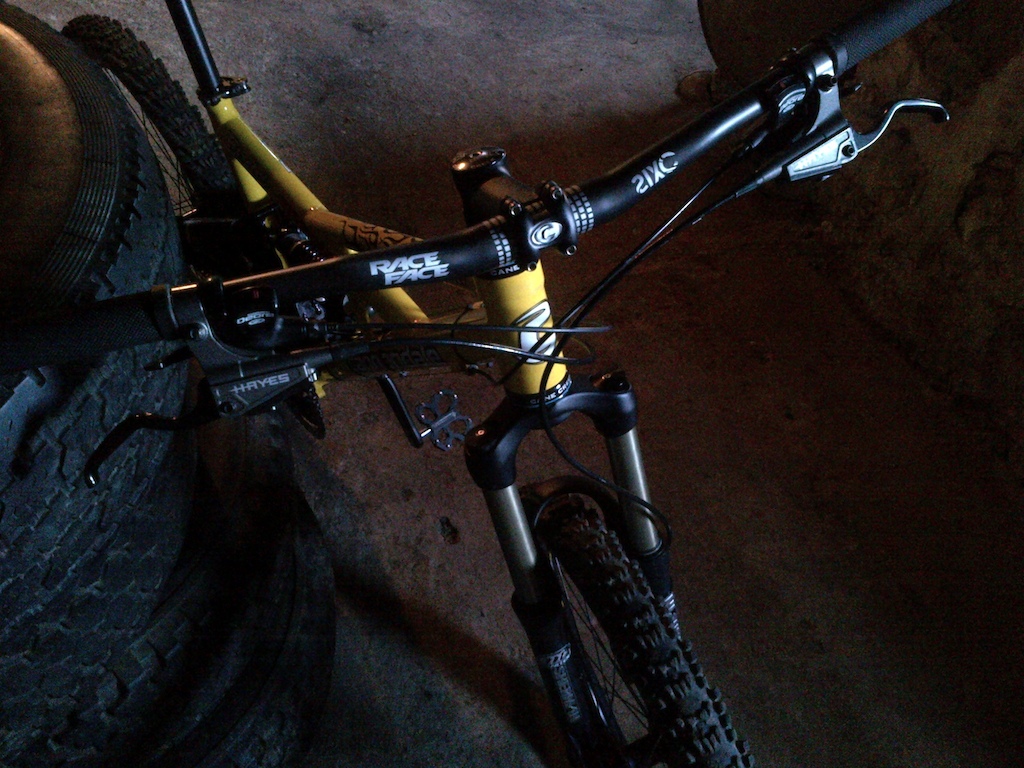 My new race face six c carbon bar : ) waiting for turbine stem to come in..