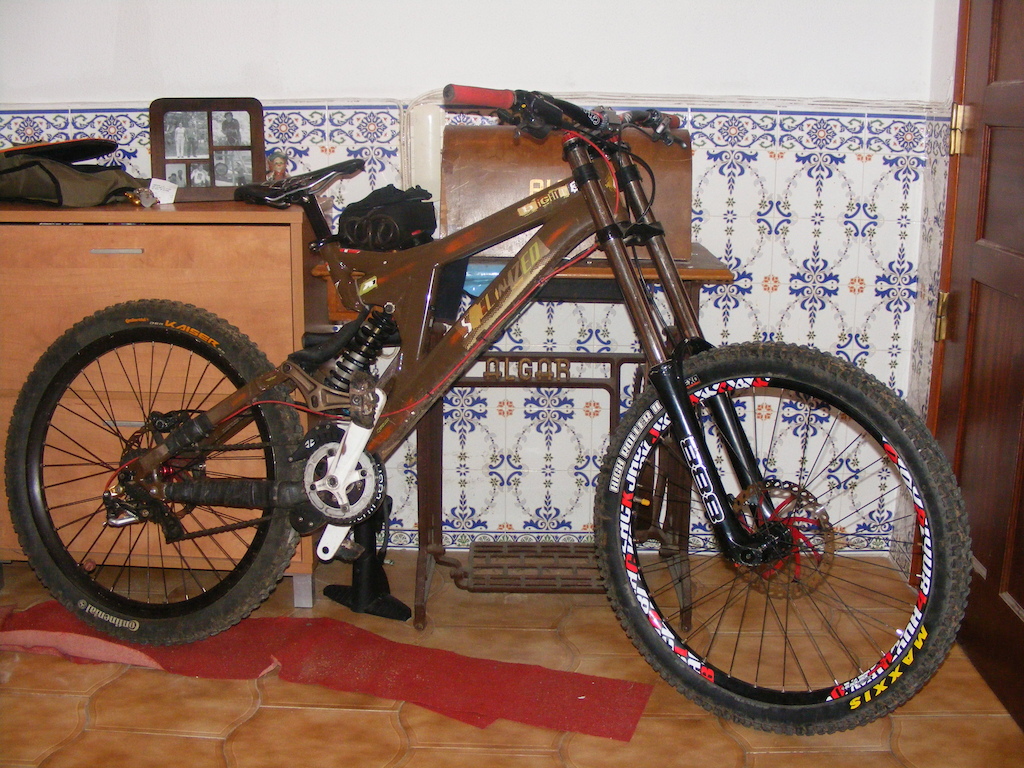 Specialized big hit 3 2007 with new upgrade 888 rc2x