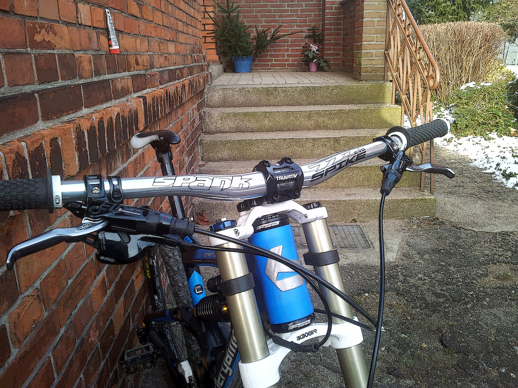 Bergamont straitline team with Spank spike evo 777 handlebars