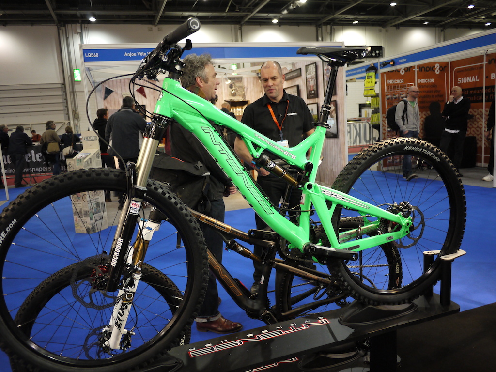fluoro green Intense Tracer 275 (650b)