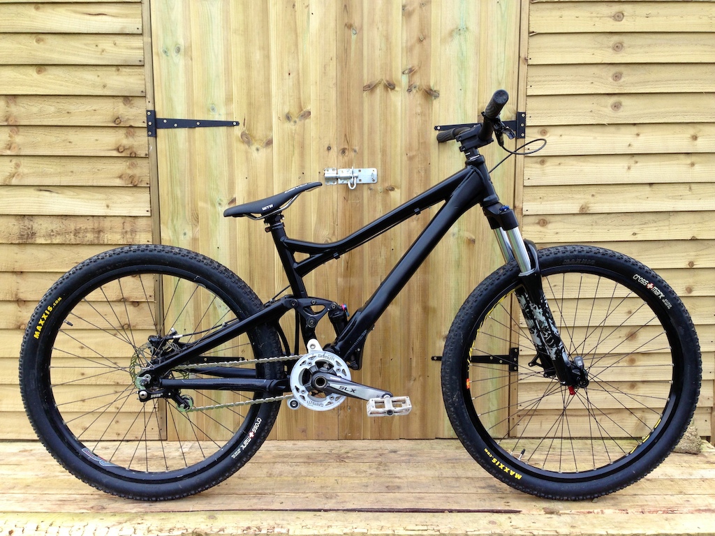 My 'budget built' play bike, only spent £360 on it. 29lbs even. 2007 Giant trance frame.