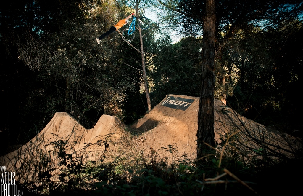 This is how winter looks in Spain! Huge superman at the local jumps || www.wolisphoto.com