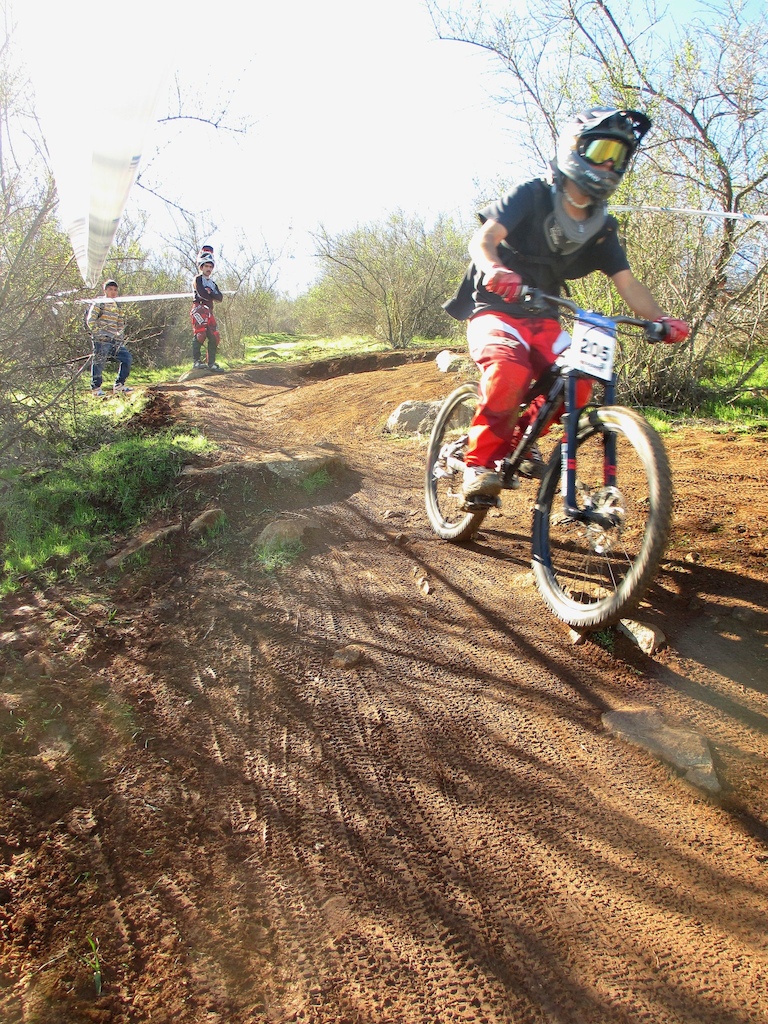 Downhill race at Curacaví. Qualifying, with crash in the high section.