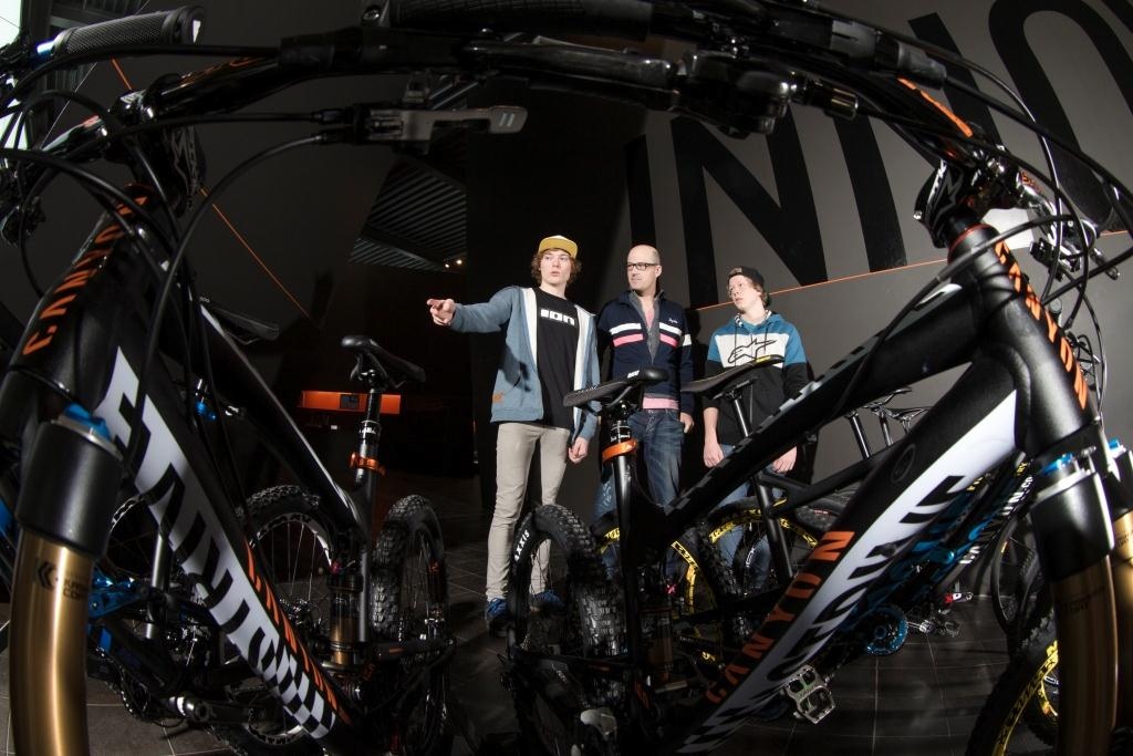 Thomas, Anton and Roman Arnold at the first handover of their bikes 
Copyright: Markus Greber