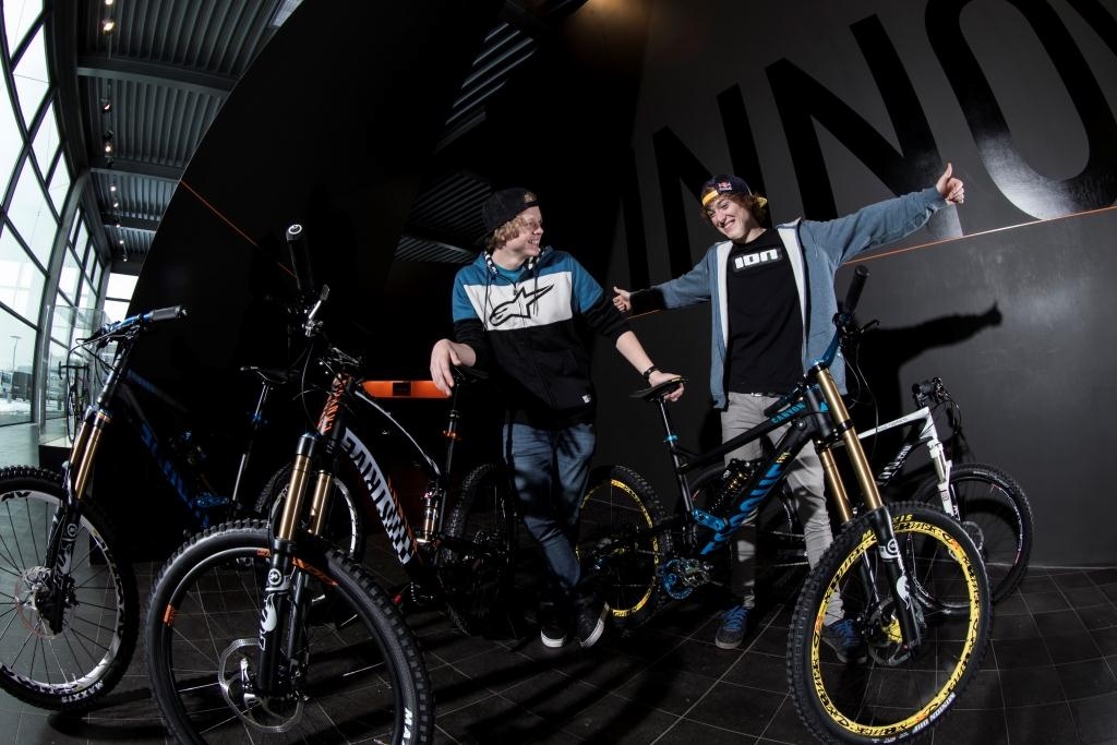 Thomas and Anton with their new bikes
Copyright: Markus Greber