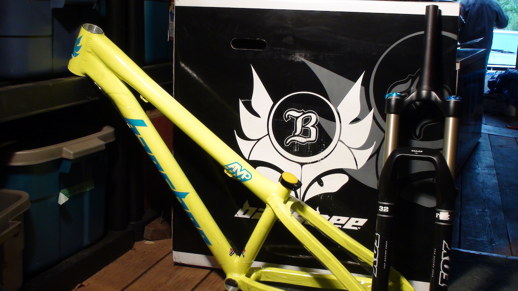 Florescent yellow Banshee amp, Thanks to Sooke Mountain Cycle