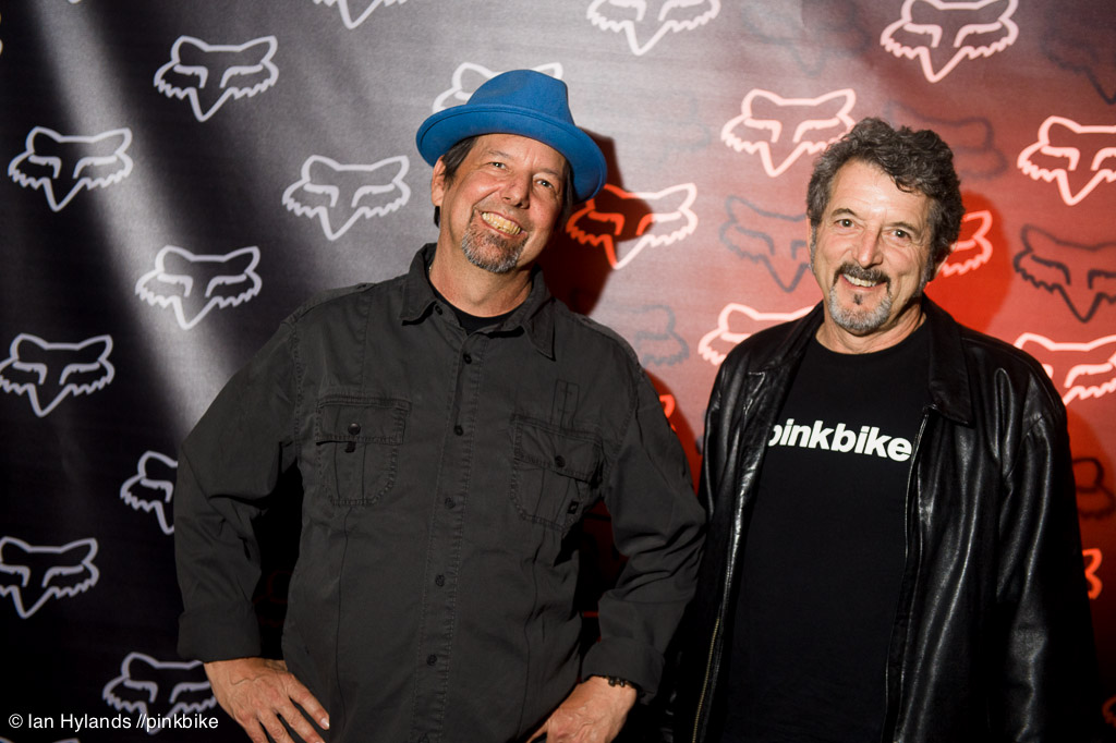 Pinkbike's Richard Cunningham poses with Mike Redding of Fox.