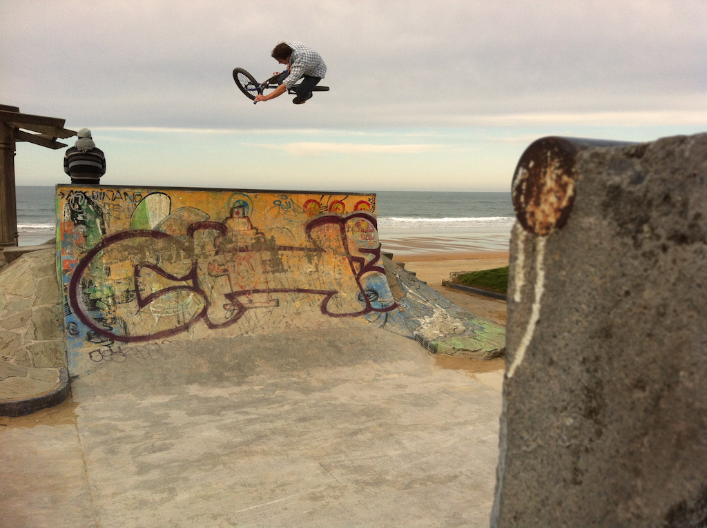 Air table. We rode the small halfpipe in Zarautz before heading to the new indoor park
AfroTrailsClothing.blogspot.com