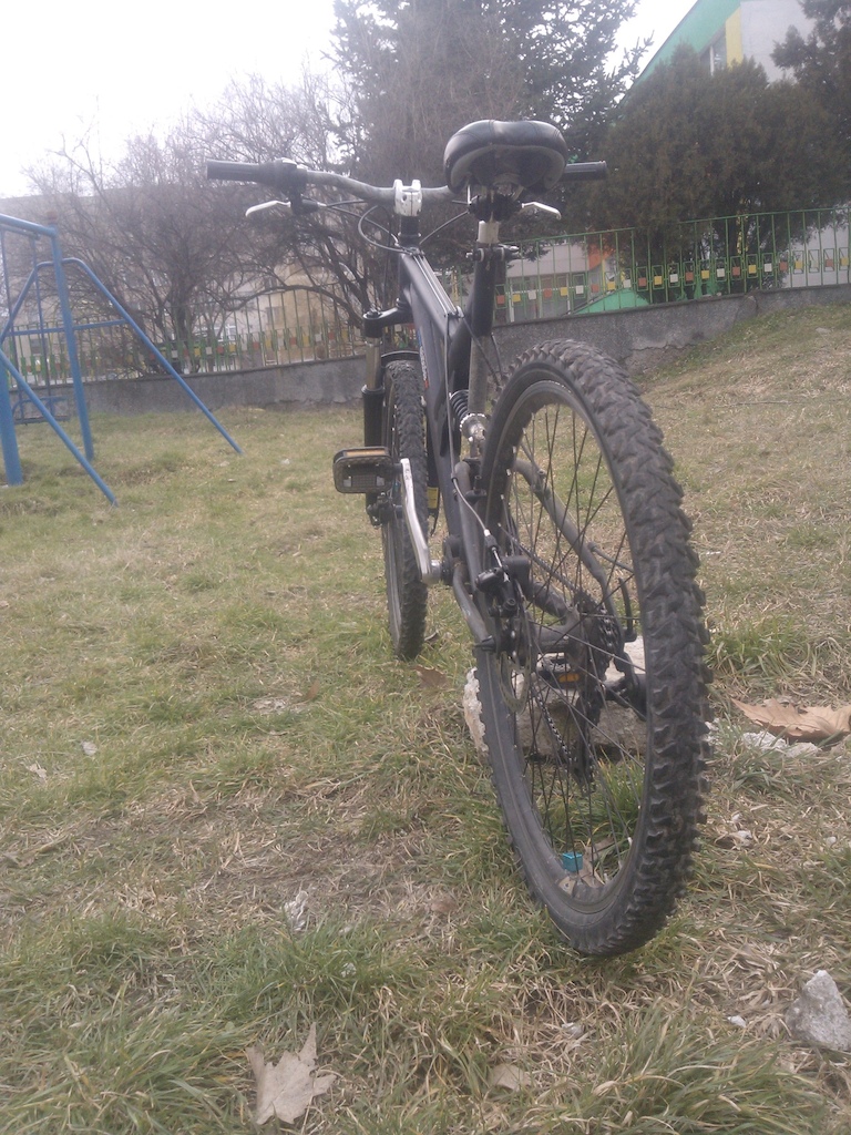 This is my cross nomad! Can't wait to get some money for a new hardtail frame! This doest the job for now.. :)