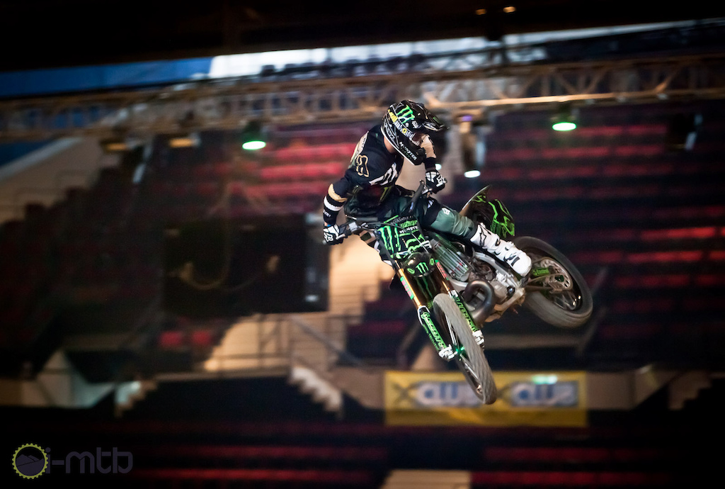 Edgar Torronteras styles out a whip in practice.