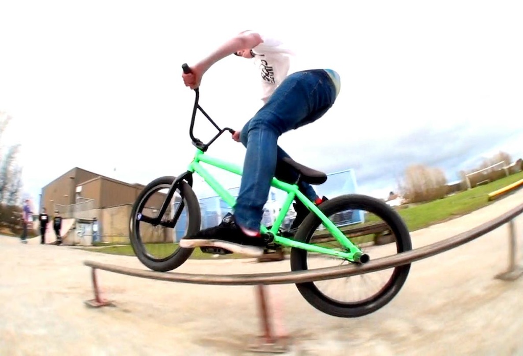Rail feeble, av it. Photo cred to J-bag Ashworth