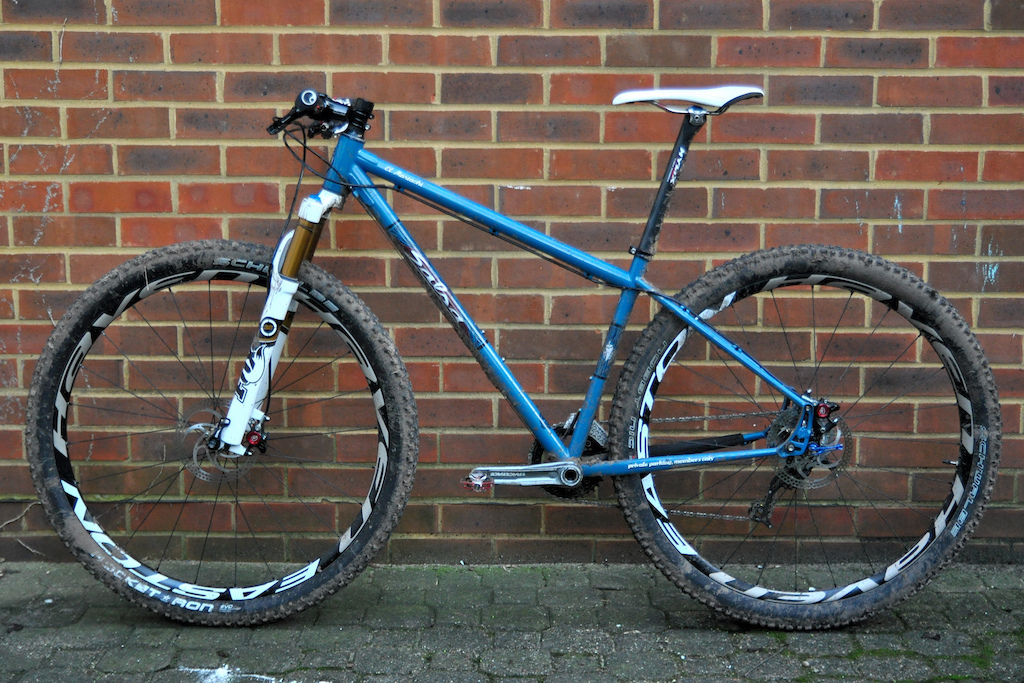 Just for a change, a dirty El Mariachi. Upgrades from 2012: Foxy Float 29 RLC FIT, Haven wheelset, Turbine SL cranks and SLR saddle. 11.2kg as seen.