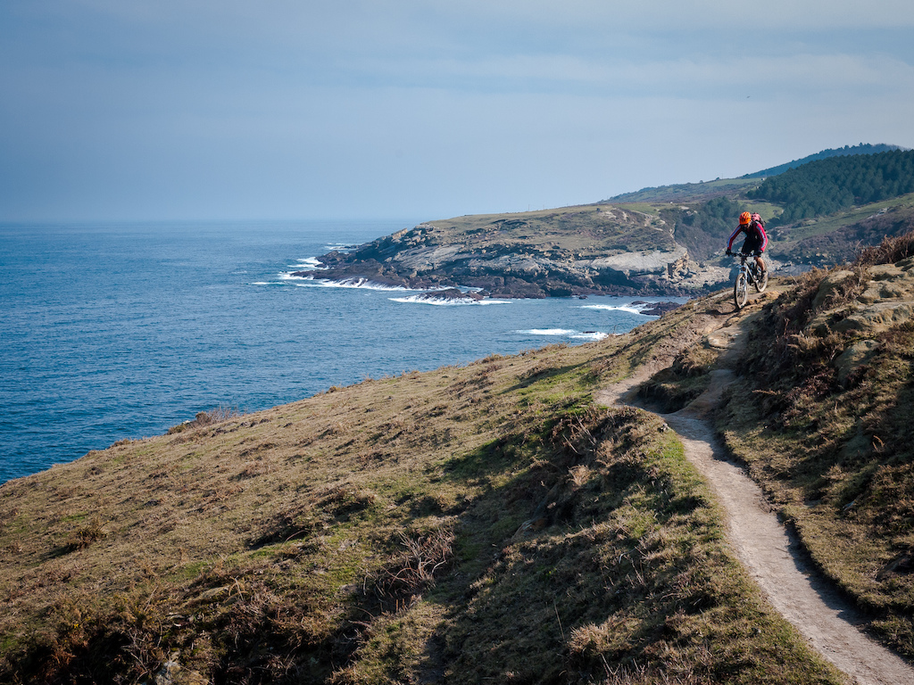 Spring has sprung on the Basque Coast. Tacky trails and nice temperatures.