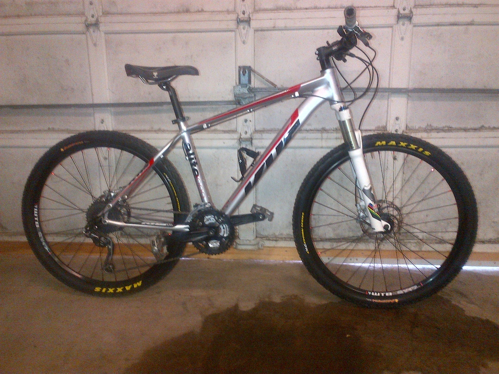 2012 KHS Alite 1000. SID xx World Cup forks
Race face next carbon bars.