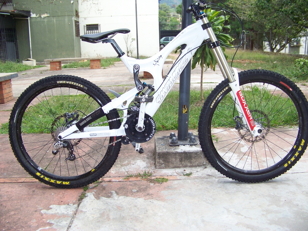 Se vende SantaCruz V10 a muy buen precio de oportunidad para mayor info llamar al 0414-3795429 Federlin