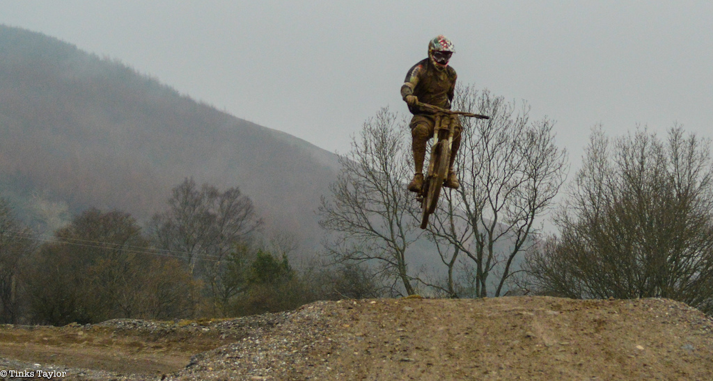 Ben Deakin doing some coaching with the British Army DH Team