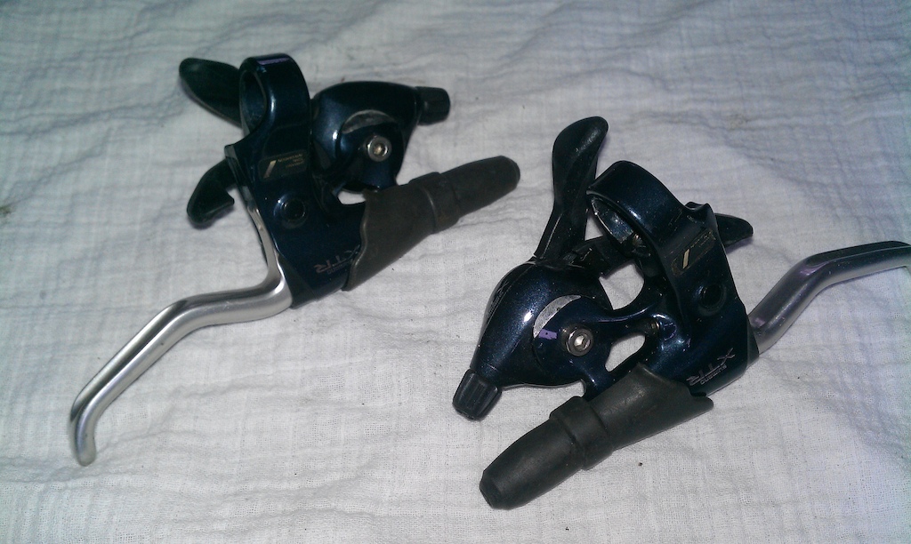 XTR M900 STi 
Shifter pods NOS
Brake levers used