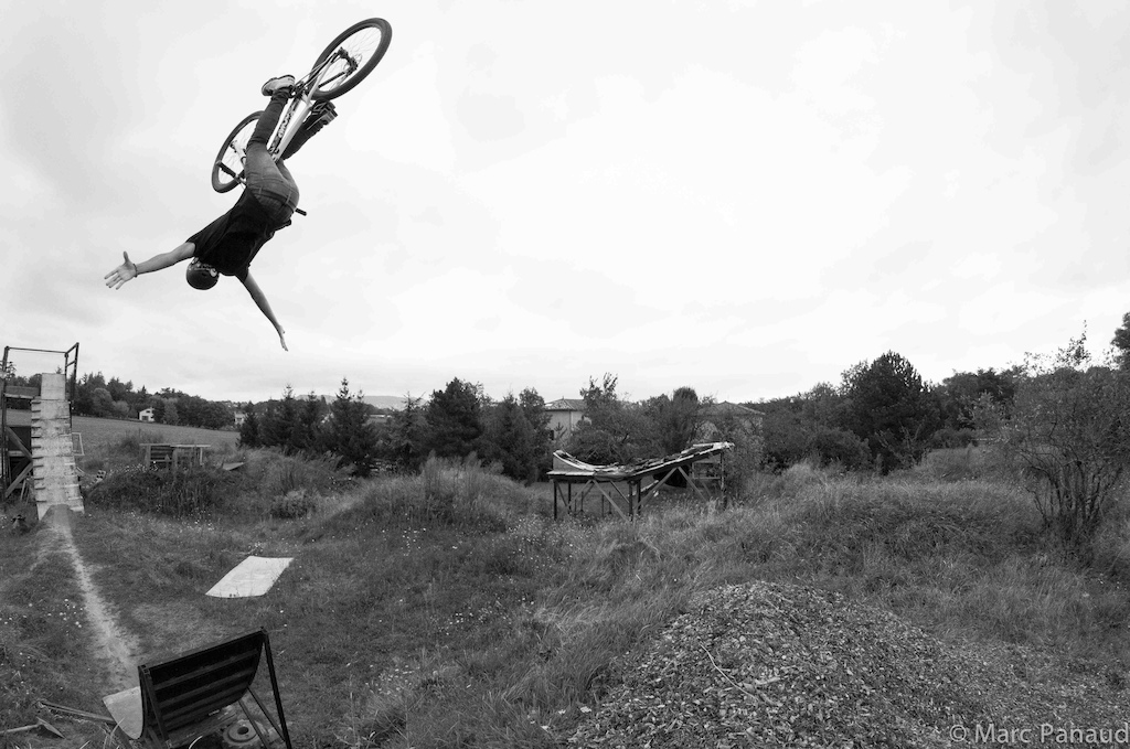 Louis in huge Flip no hander in Lyon