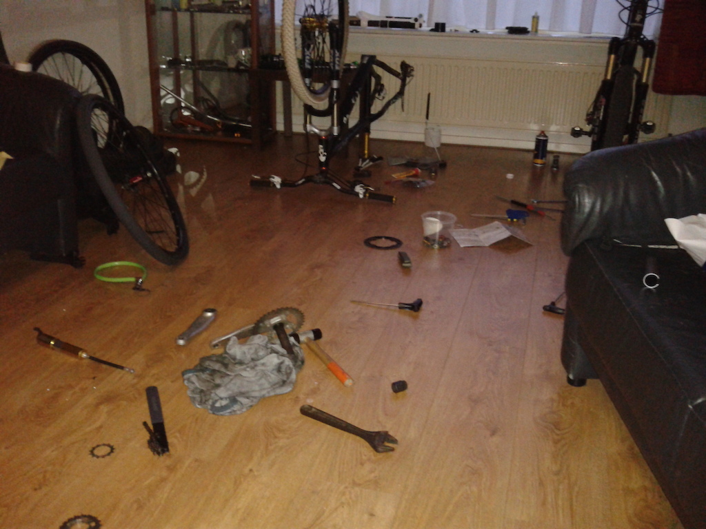 Some random shit i also use my livingroom for bike stuff