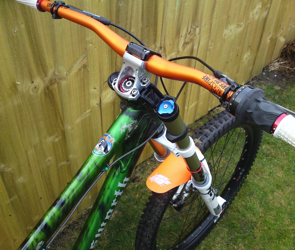 Ellsworth Rogue....complete. A hint of orange did wonders on this rainforest green unique coloured frame. Still wish I had an uncut bottom crown to lift the front another inch or so anyone want to swap my new one for an uncut one, message me please. The only two things to change is the wheelset and stem to be 100% totally happy.