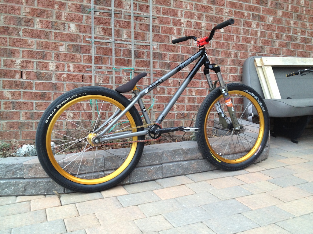 Currently running a marzocchi fork weighs like 20 pounds! swweeeeeeeeeeeeeet frame