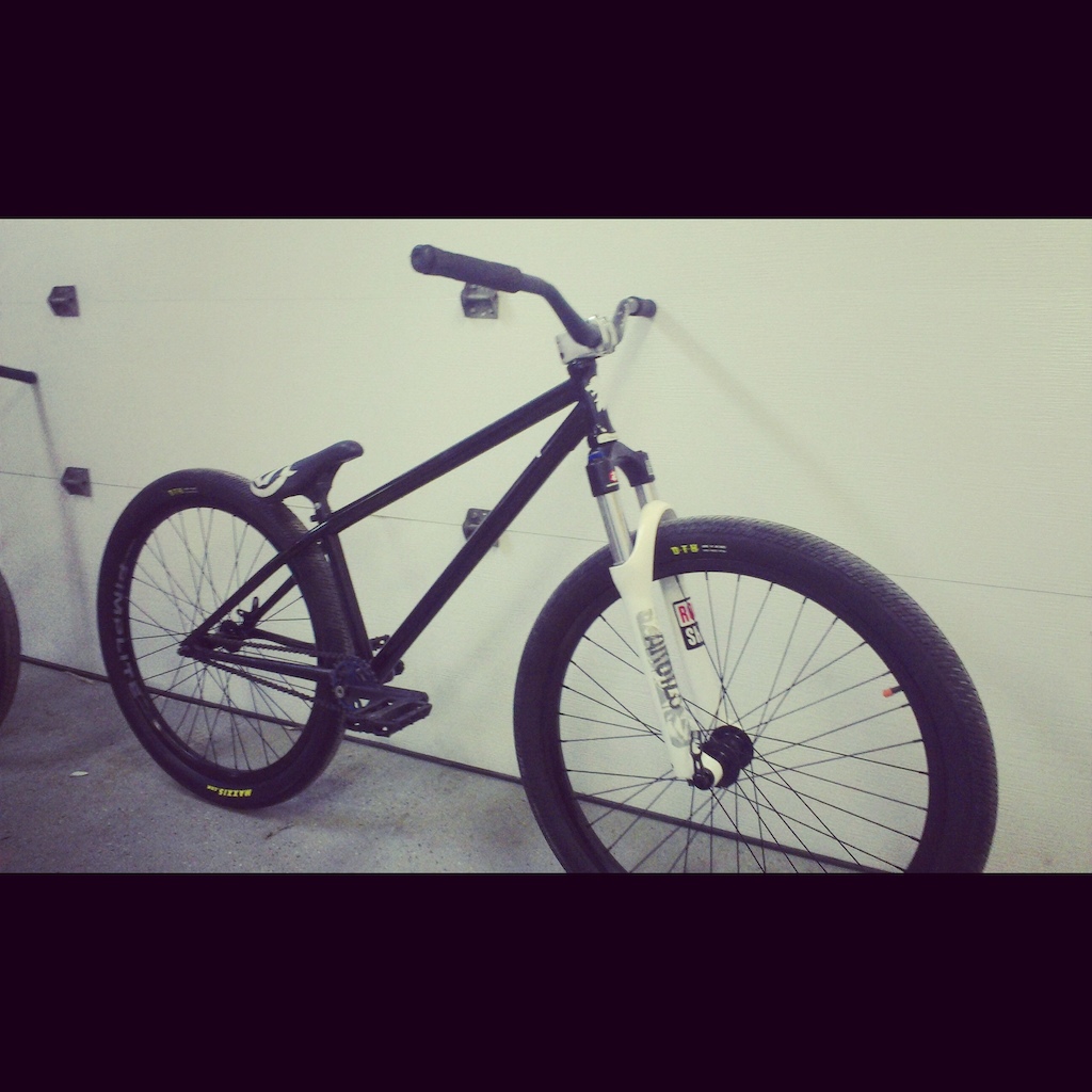 Sorry for the instagram shit but here's the bike , mostly black,i love it. It just for newubes ,t, chain apedals. Blew up the rct and went back to RC , I love the RC's other than the weight :D