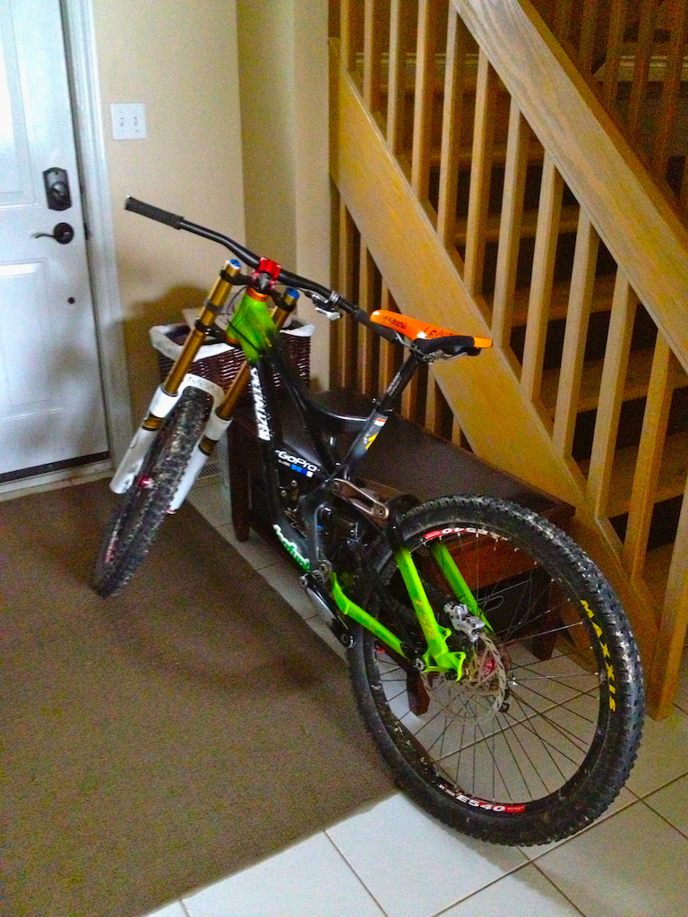 My 2007 demo 7 with my new 2013 fox 40s, was just working on it thats why the seat post is unreasonably heigh.