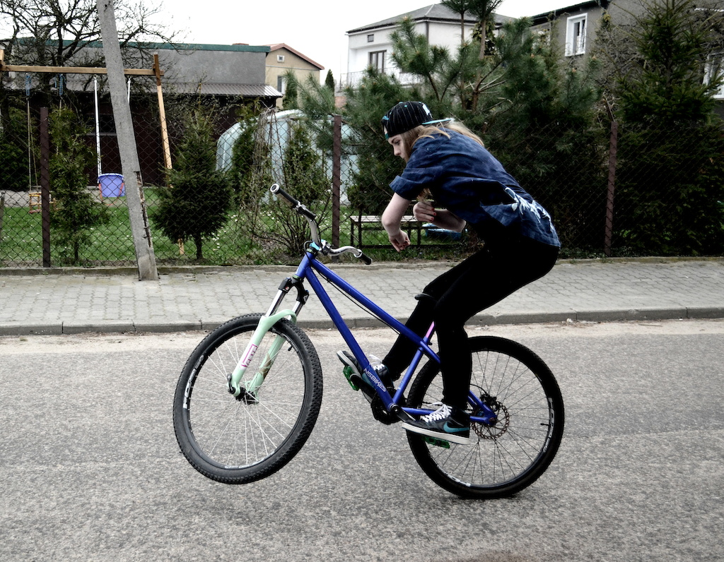 manual barspin after 3 years break , i wonder coz i did it very fast !