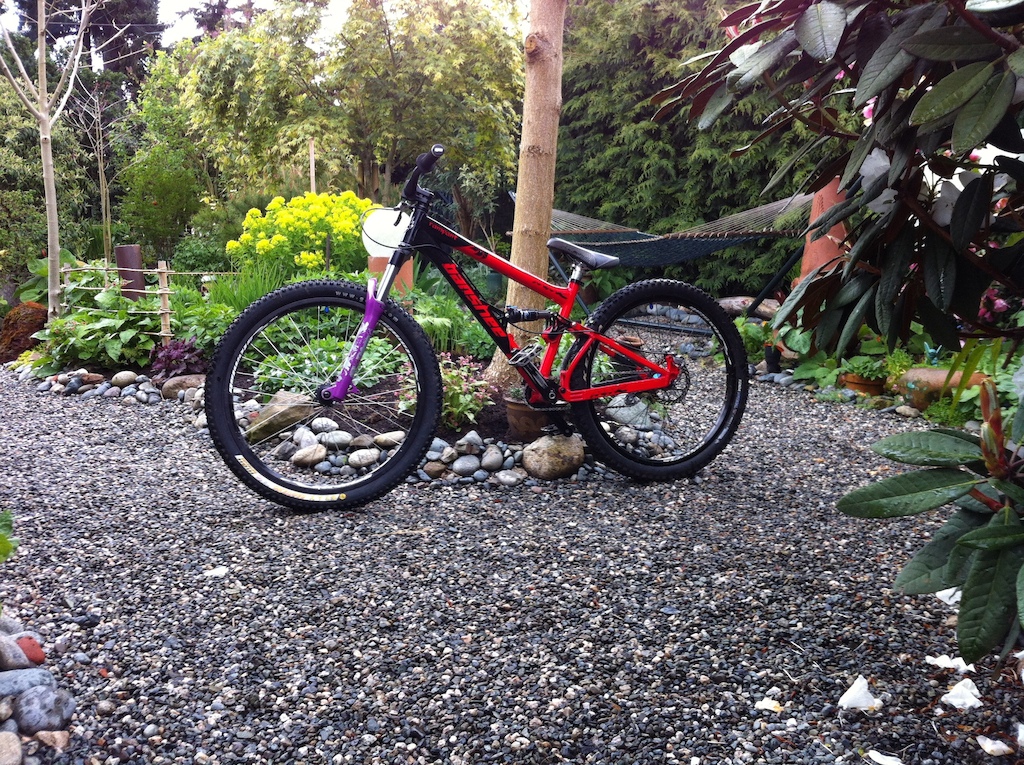 2009 banshee rampant, Fox rp23, 2010 Argyle 409, 2012 hope and axiom hubs, Atomlab wheel set, 2012 Avid elixir R, 2012 chrome chromags and 2012 Chromag semenuk seat, 2010 Hussefelt Luftarms, 2009 DMR v8 pedals, KMC chain , YESS Chain tensioner, nevergal and Kenda treads!