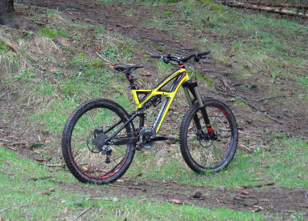 Enduro Evo '12
KS SuperNatural Remote 125 mm
NukeProof Electron Pedals
NukeProof Warhead 50mm stem
