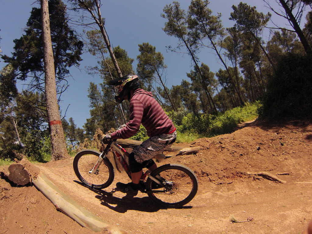 Freeride nos trilhos do parque do Jamor em Portugal.
Um obrigado ao pessoal do "Jamor Ilegal Crew", em especial ao Bergs pela construção e manutenção dos trilhos.

Freeride in the Jamor's trails in Portugal.
Thanks for the guys from the "Jamor Ilegal Crew", in special to Bergs for the construction and maintenance of the trails.

https://www.facebook.com/JamorIlegalCrew