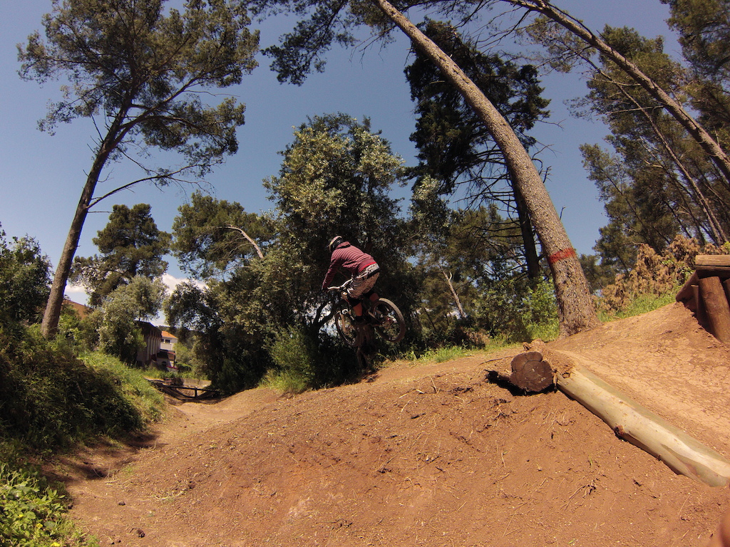 Freeride nos trilhos do parque do Jamor em Portugal.
Um obrigado ao pessoal do "Jamor Ilegal Crew", em especial ao Bergs pela construção e manutenção dos trilhos.

Freeride in the Jamor's trails in Portugal.
Thanks for the guys from the "Jamor Ilegal Crew", in special to Bergs for the construction and maintenance of the trails.

https://www.facebook.com/JamorIlegalCrew