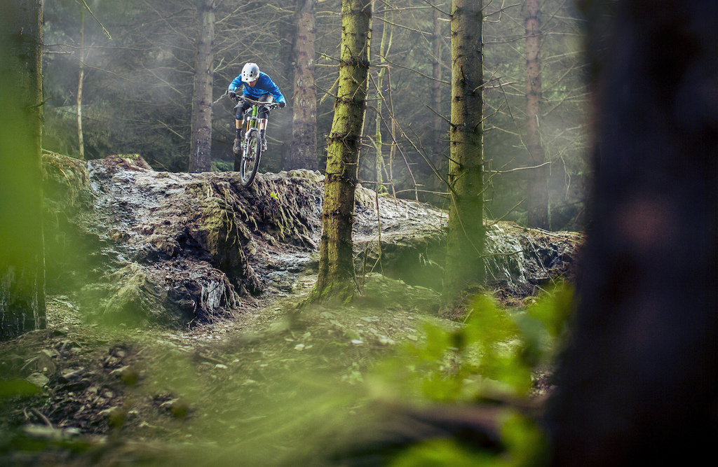Neil finding the lines down through some green greasy rocks on a damn Welsh trail in the forest - Laurence CE - www.laurence-ce.com
