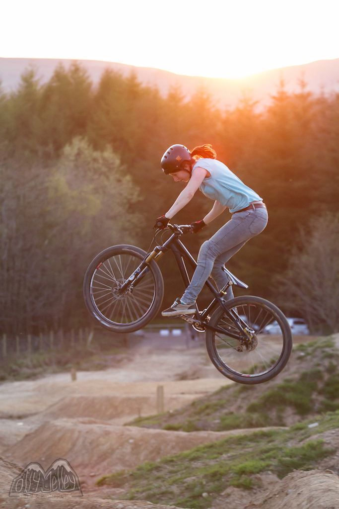 Evening session at van rd. Nothing serious, but I've not uploaded any photos in an age, just some shots for the riders really! Do not use for print/publishing/advertising without permission! Personal use (e.g. facebook profile pics/banners) is fine by me, credit me if you're rad, if not ain't fussed!