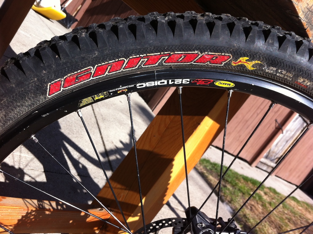 Mavic 321 rims ... perfectly straight with no dents or flat spots.  Maxxis Ignitor 2.35 tires on the bike, and another set of brand new ones.  Currently running tubeless with Stans.