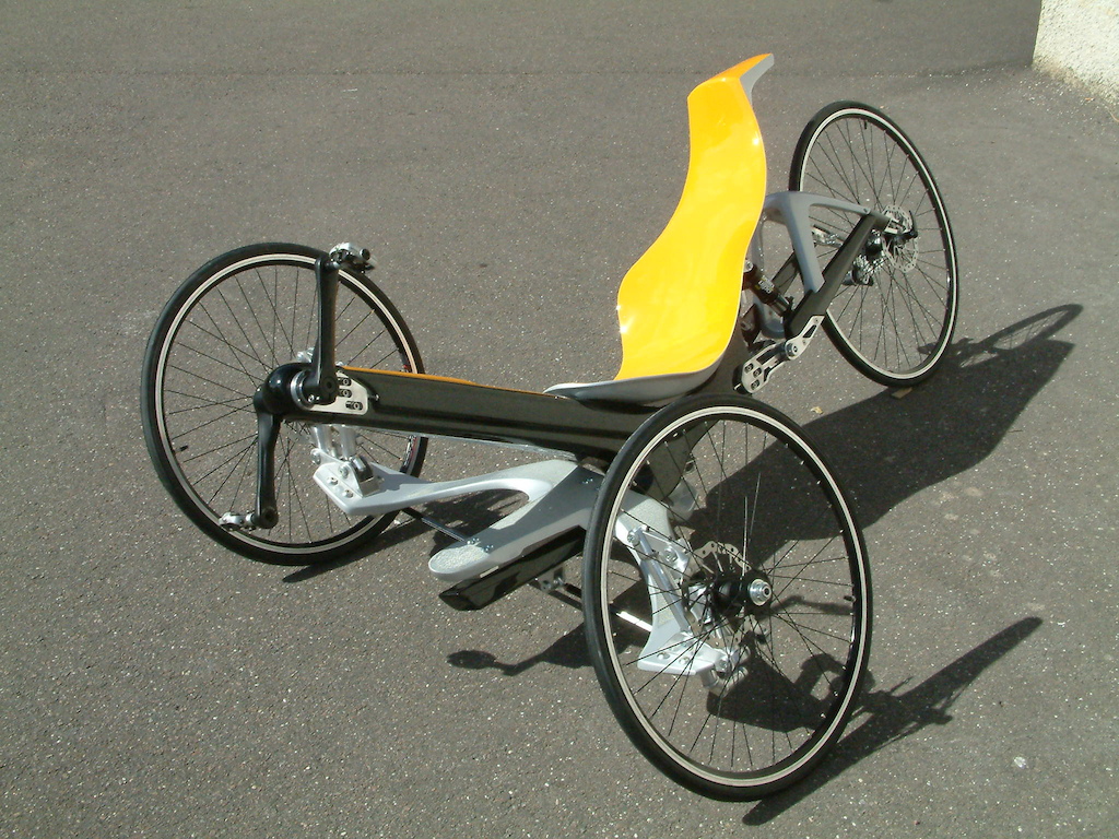 trike in leaning position !

www.curve-bike-engineering.com