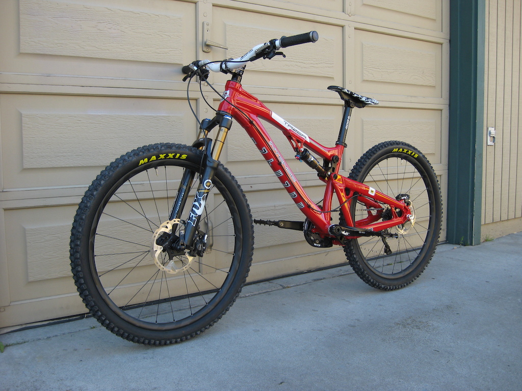 Easton Haven Carbon wheels with Maxxis Minion 2.35 DHF's.