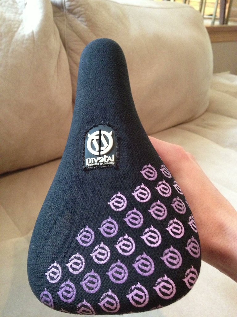 Deity pivotal seat black/purple
Condition 9.5/10