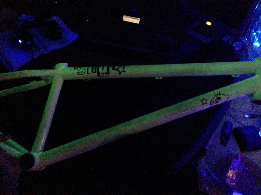 it glows!