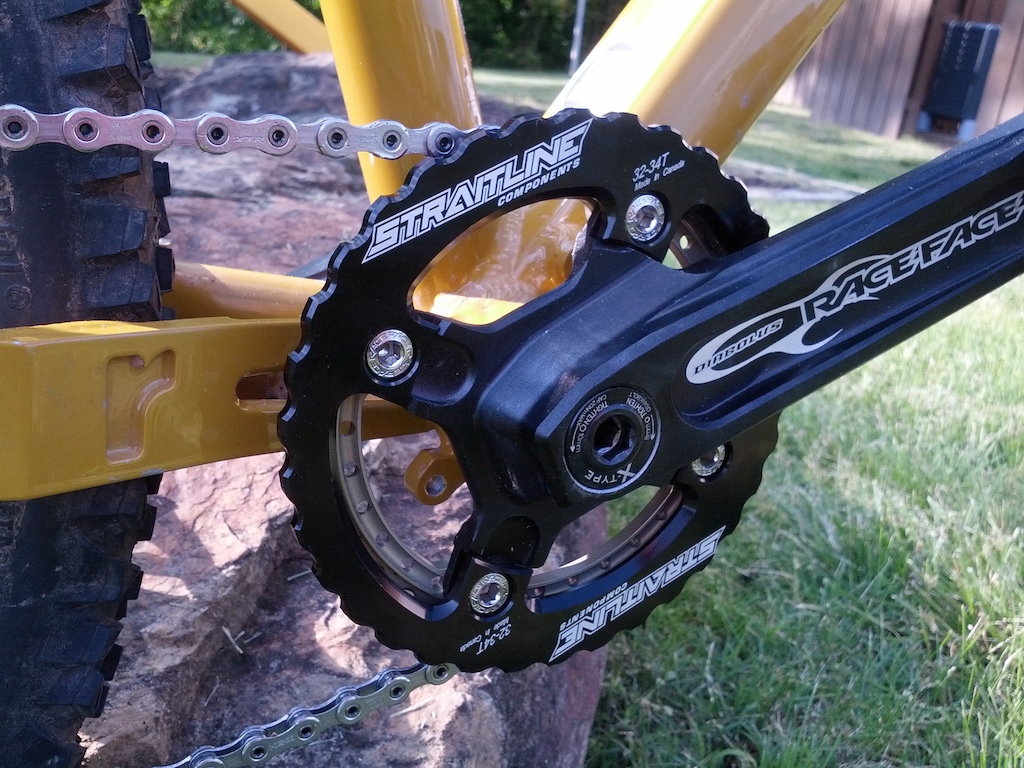 Straitline 32-34T guide, on top of a 34T Renthal AluGOLD chainring!