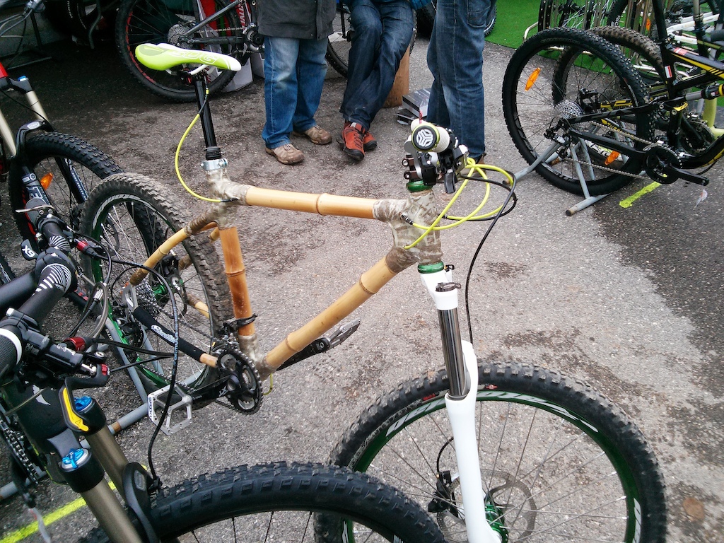 Bike with a bamboo frame at the Velovertfestival in Villard de Lans. Sick frame, perfectly aligned!