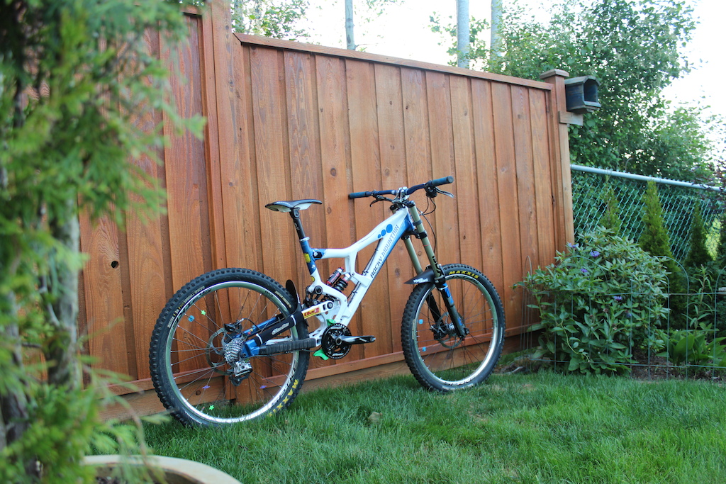 Front rim laced up. Still waiting on blue Spank Spike pedals and blue guides for the Silent Guide to arrive