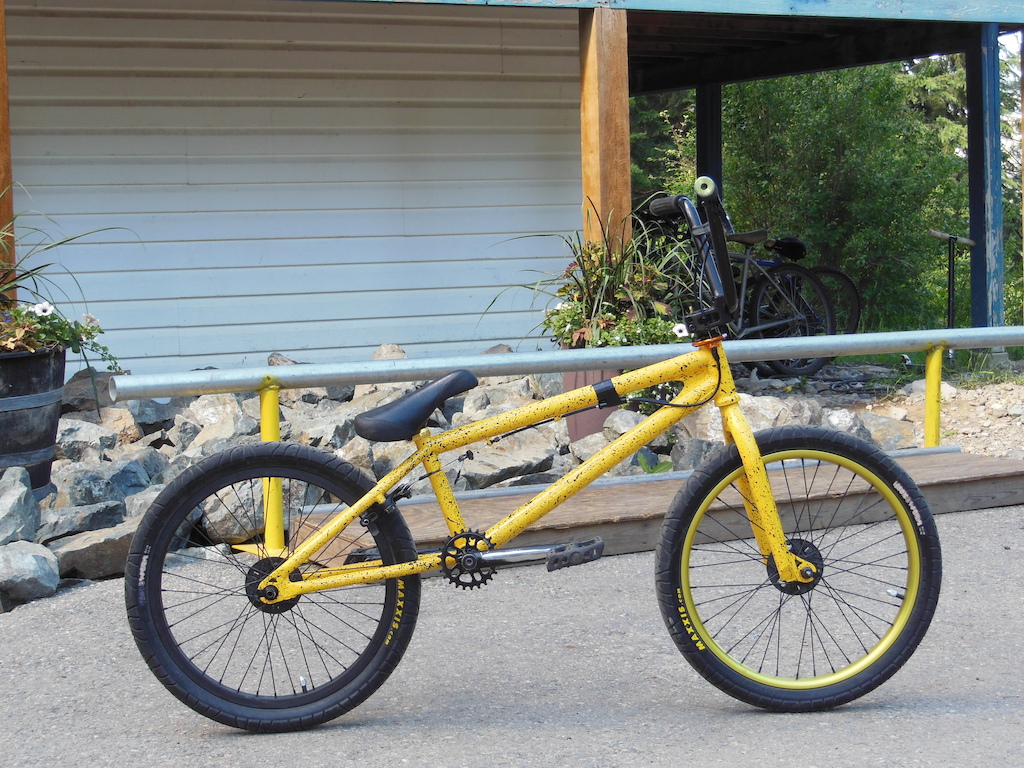 new paint, and going chainless for awhile