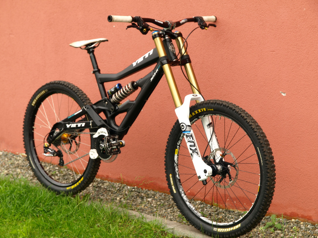 2010 YETI 303 R DH bike for sale LARGE