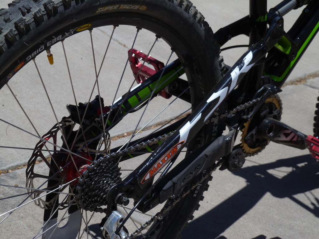 Mavic 823 Rims on HOPE Pro II Hubs with Tubeless Maxxis Minions 2.7 FRNT 2.5 BACK