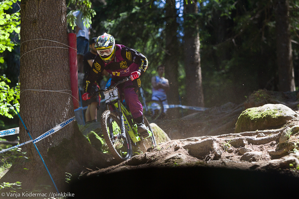Brendan Fairclough prefers 26 inch wheels same as Floriane Pugin. The rest of the Gstaad-Scott squad including Team manager Claudio Caluori is on 27.5.
