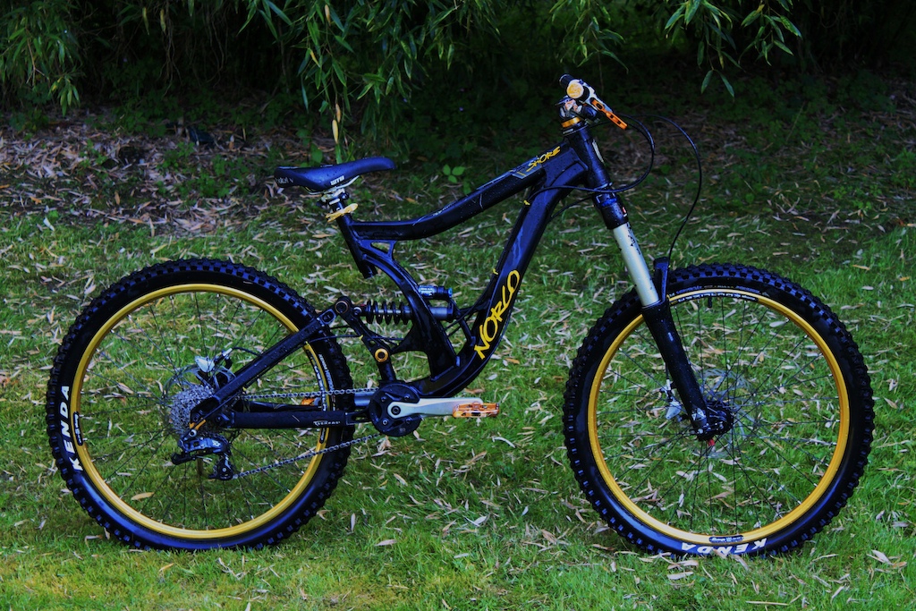 2010 Norco Shore 1, Black and Gold